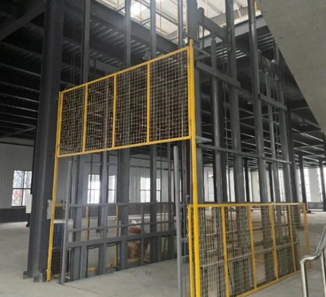 乌马河请详细介绍一下货梯安装在室外的维护方法